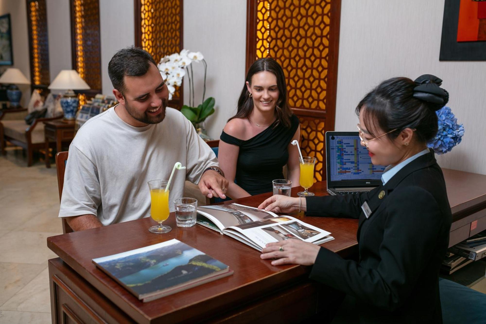 Oriental Suites Hotel & Spa Ханой Экстерьер фото